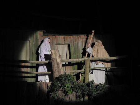 Utrinki iz druge uprizoritve predstave Božična noč, odigrane 5.1.2019 3